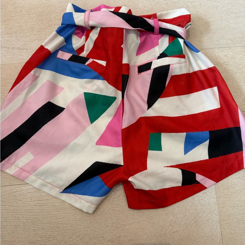 Multicolor flowy shorts - Picture 2 of 3